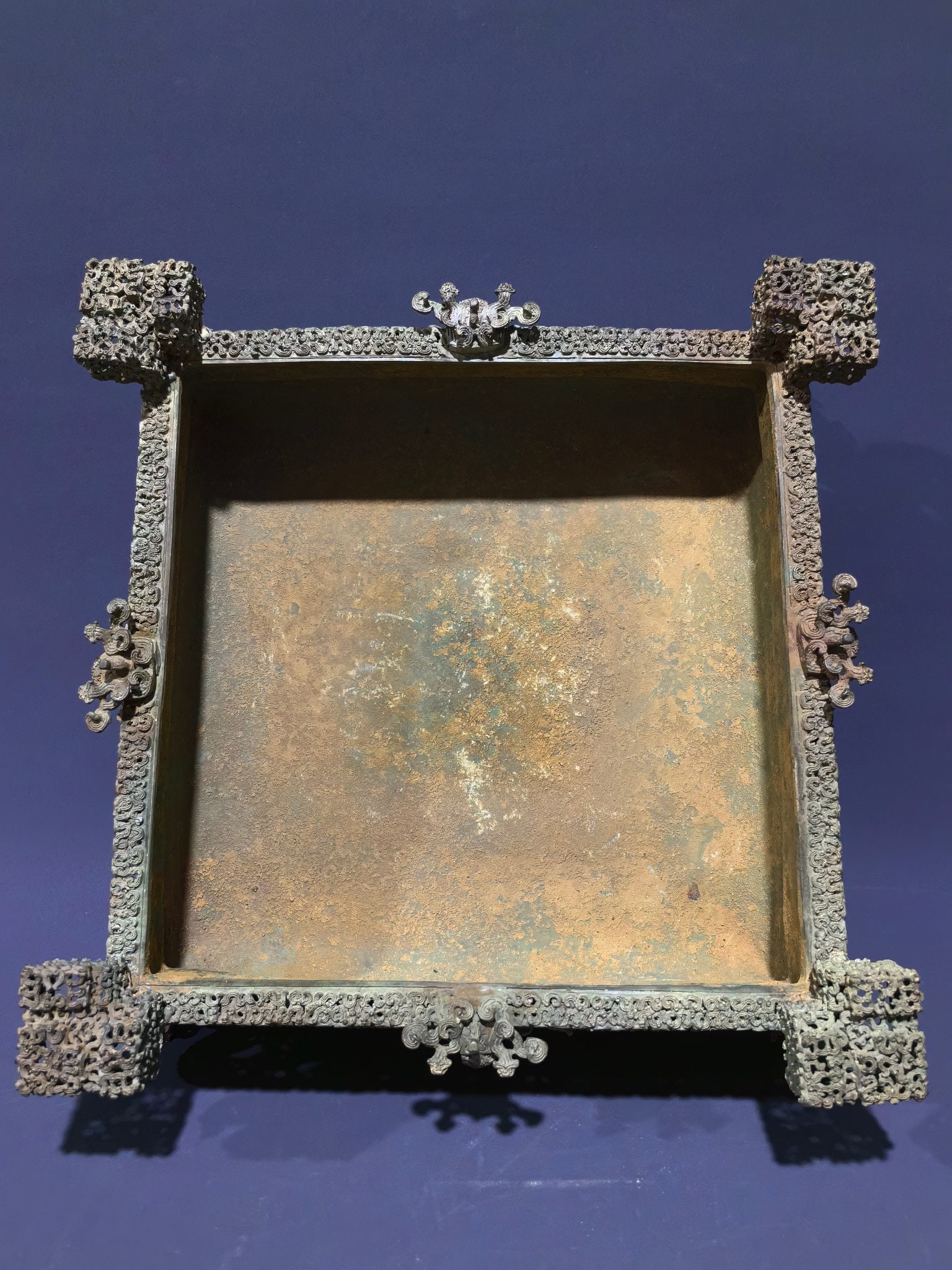 An Exquisite Bronze Dragon Pattern Vase - 5