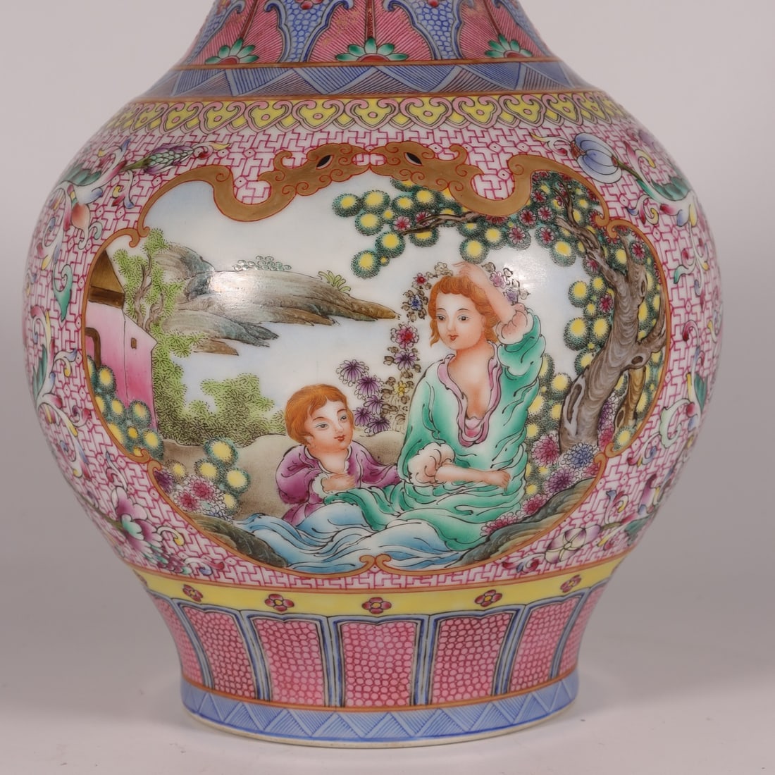 An Exquisite Enamel Figures Pattern Double-Ears Vase - 3