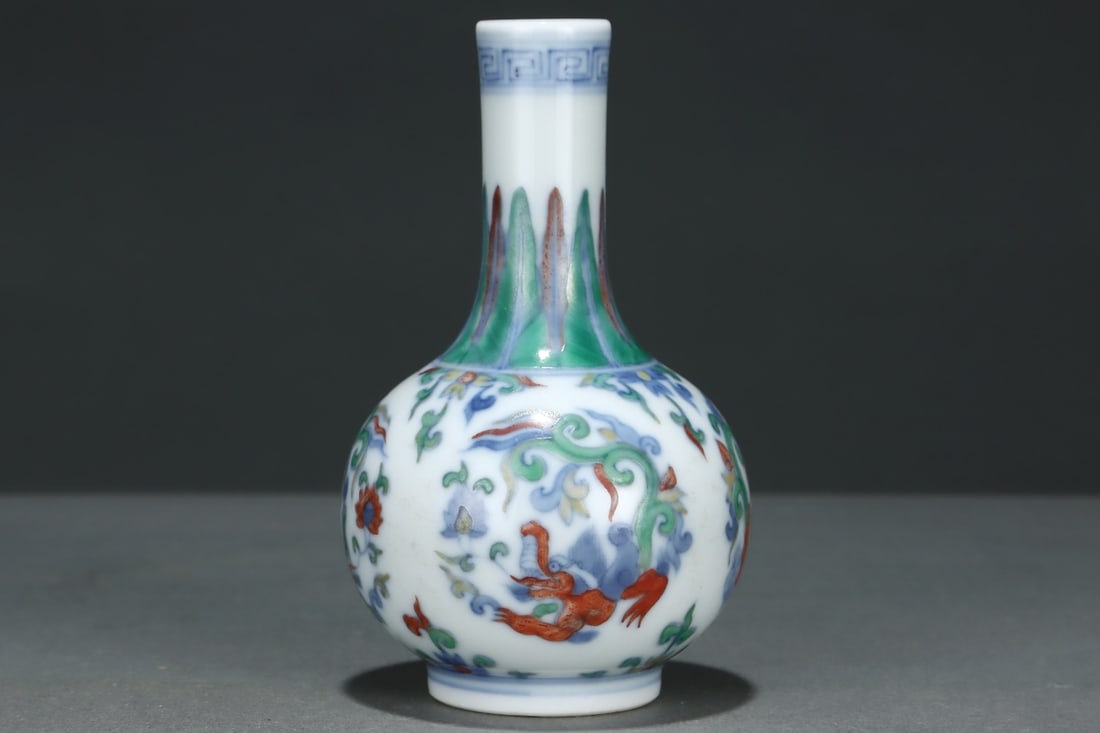 An Exquisite Doucai Dragon Pattern Vase - 3