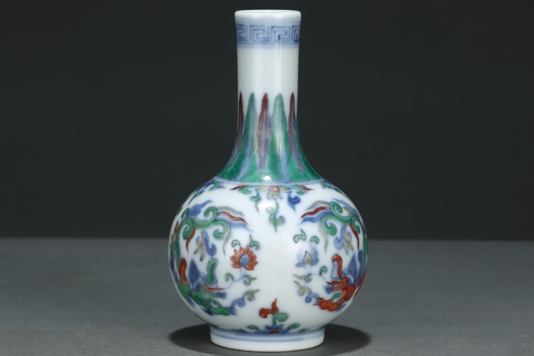 An Exquisite Doucai Dragon Pattern Vase - 4