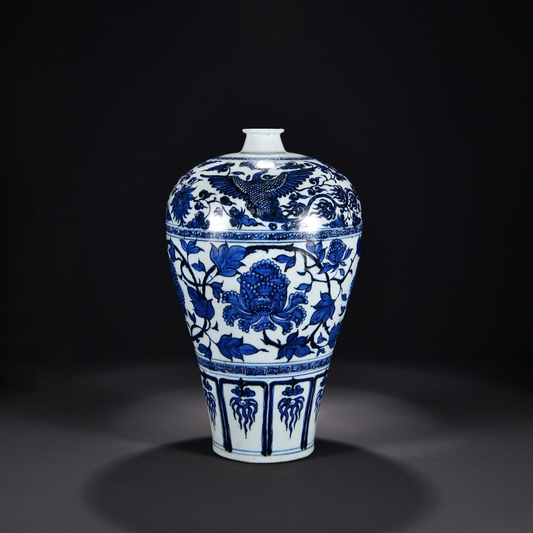 An Exquisite Blue and White Flower Pattern Vase: An Exquisite Blue and White Flower Pattern Vase,Yuan Dynasty, China,Size:16.9inx9.8in 青花花卉纹瓶,中国元代