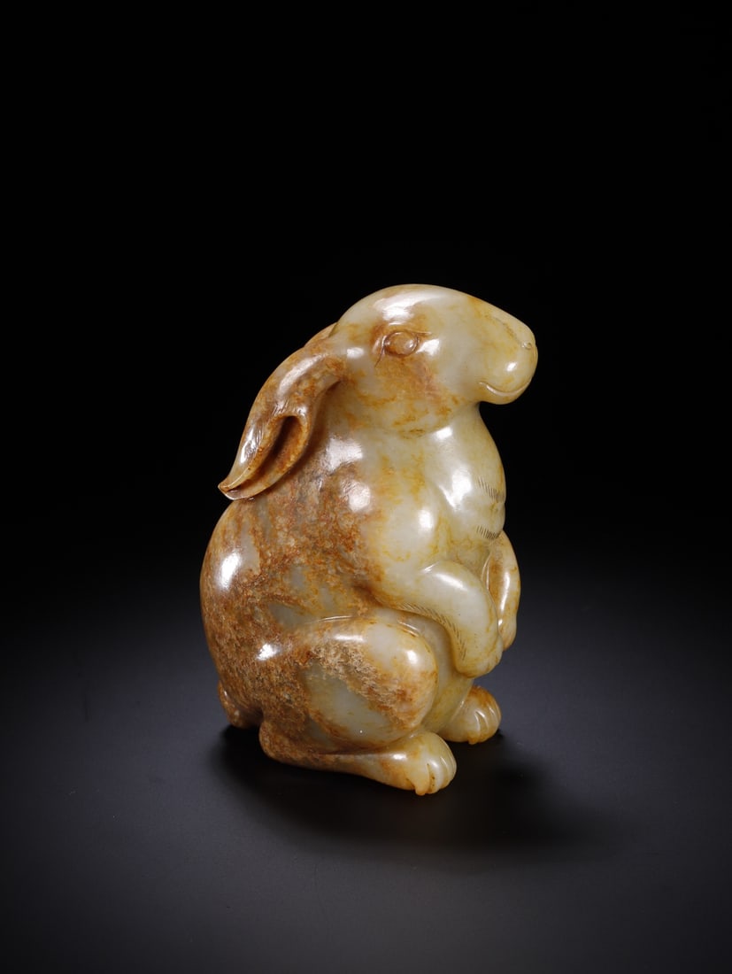 An Exquisite Hotan Jade Rabbit: An Exquisite Hotan Jade Rabbit,Qing Dynasty, China,Size:3inx2.3inx4.4in,Weight:684g 和田玉兔,中国清代