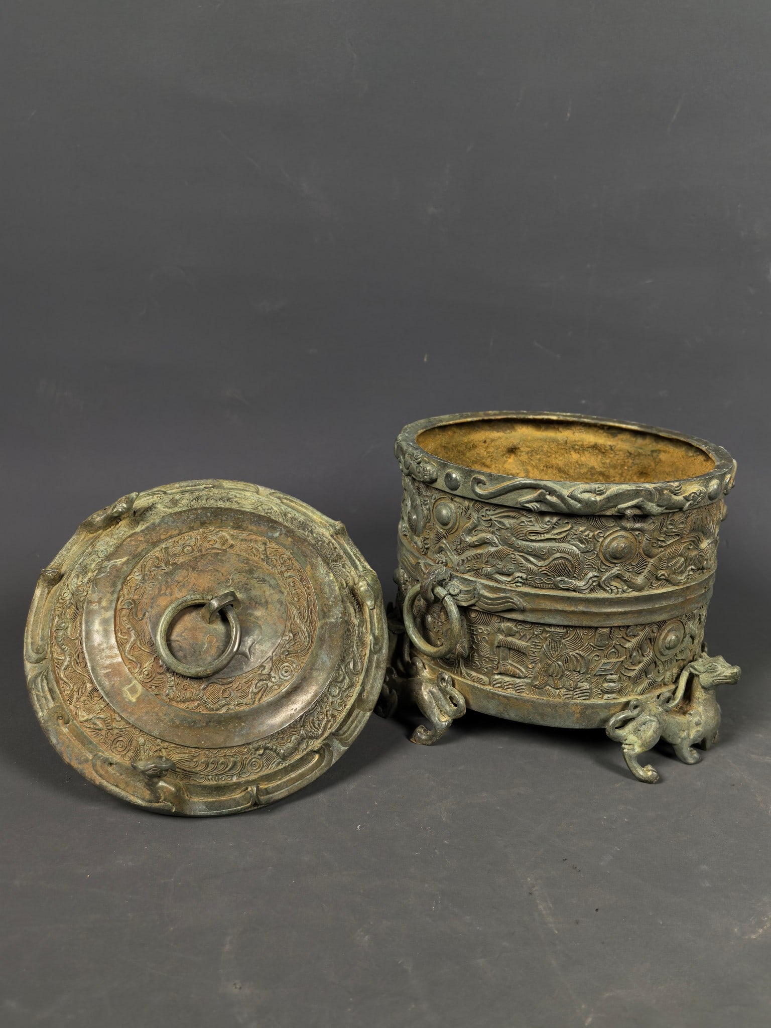 An Exquisite Bronze Dragon Pattern Jar - 2