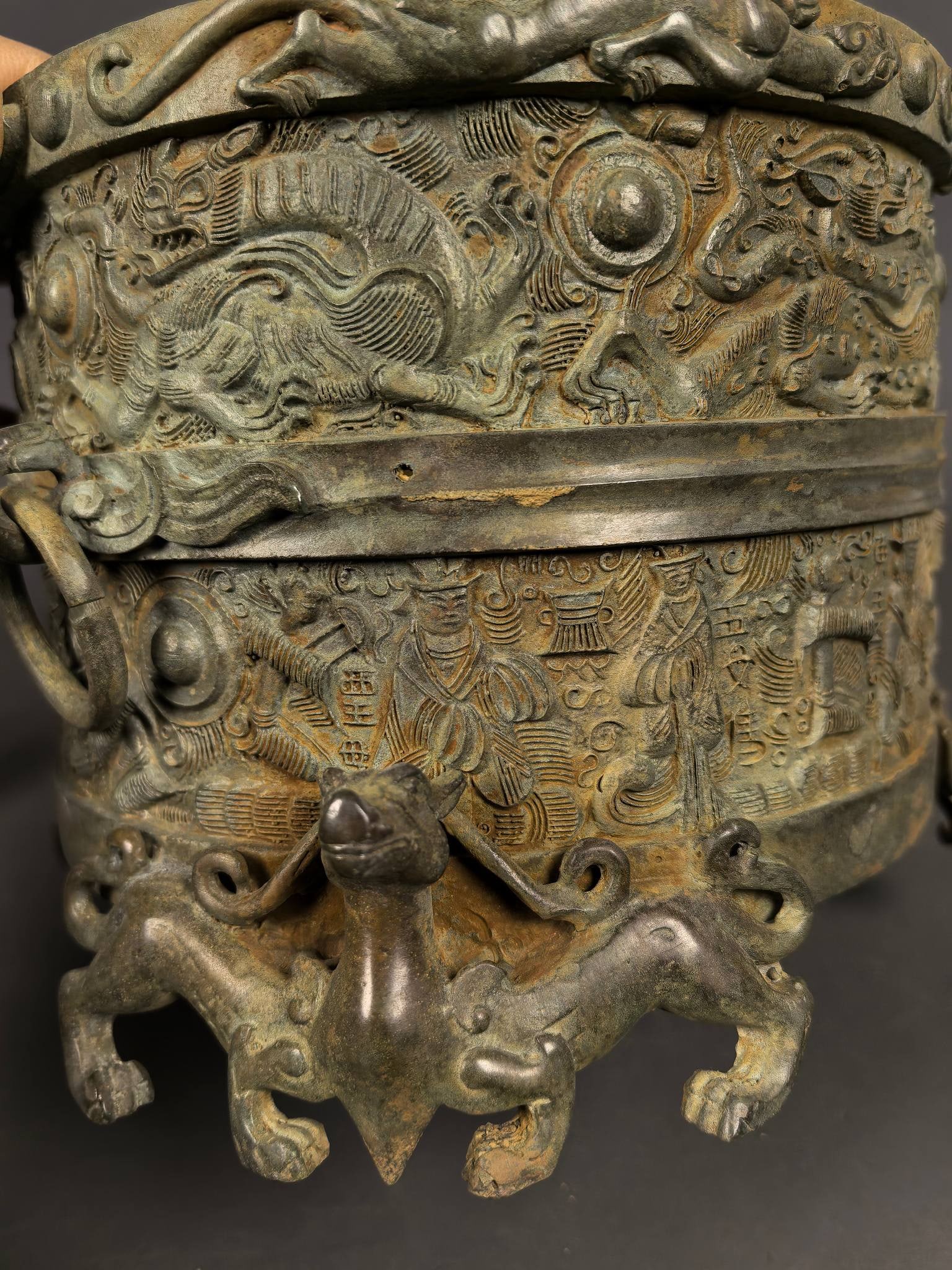 An Exquisite Bronze Dragon Pattern Jar - 5
