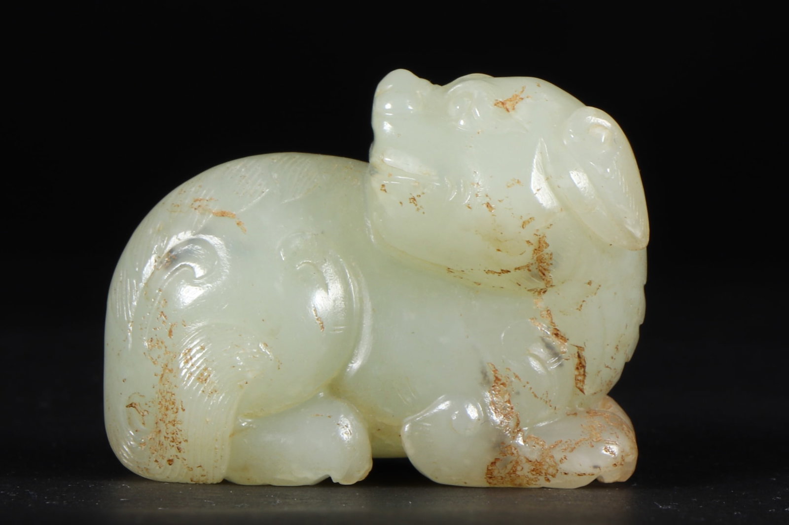 An Exquisite Hotan Jade Auspicious Beast: An Exquisite Hotan Jade Auspicious Beast,Qing Dynasty, China,Size:1.9inx1inx1.4in,Weight:70g 和田玉瑞兽,中国清代