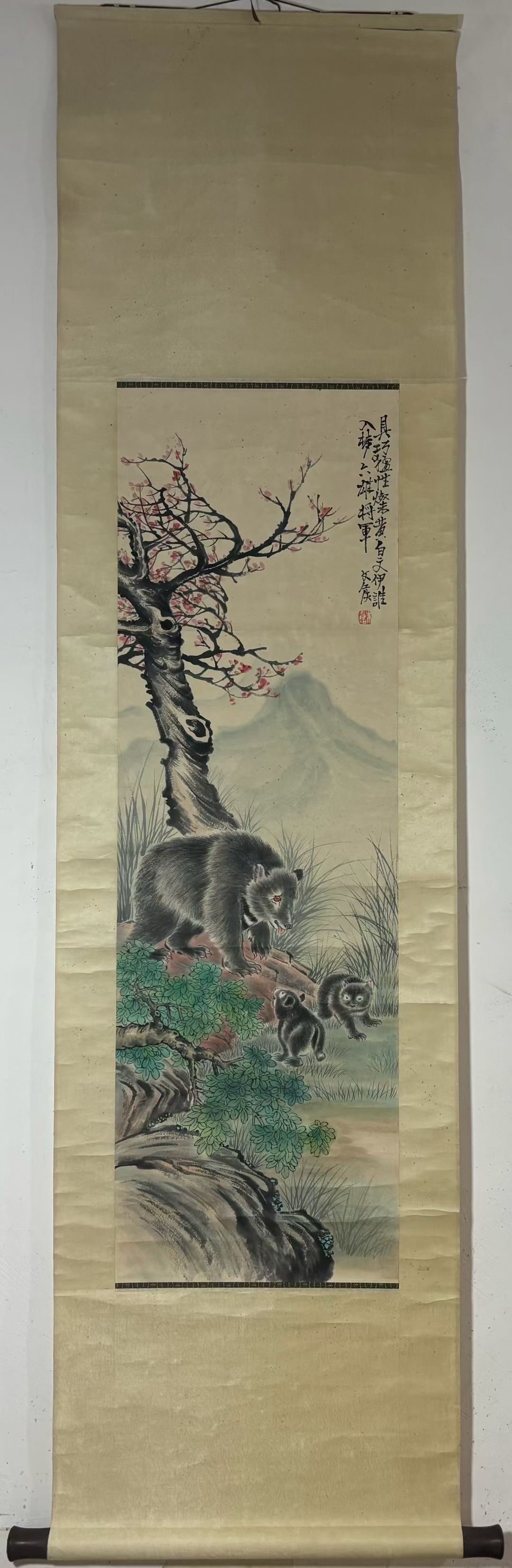A Chinese Vertical Scroll Ink Animal Painting on Paper: A Chinese Vertical Scroll Ink Animal Painting on Paper,Modern Time of China,Zhu Wenhou,without frame size:42.7inx13.6in