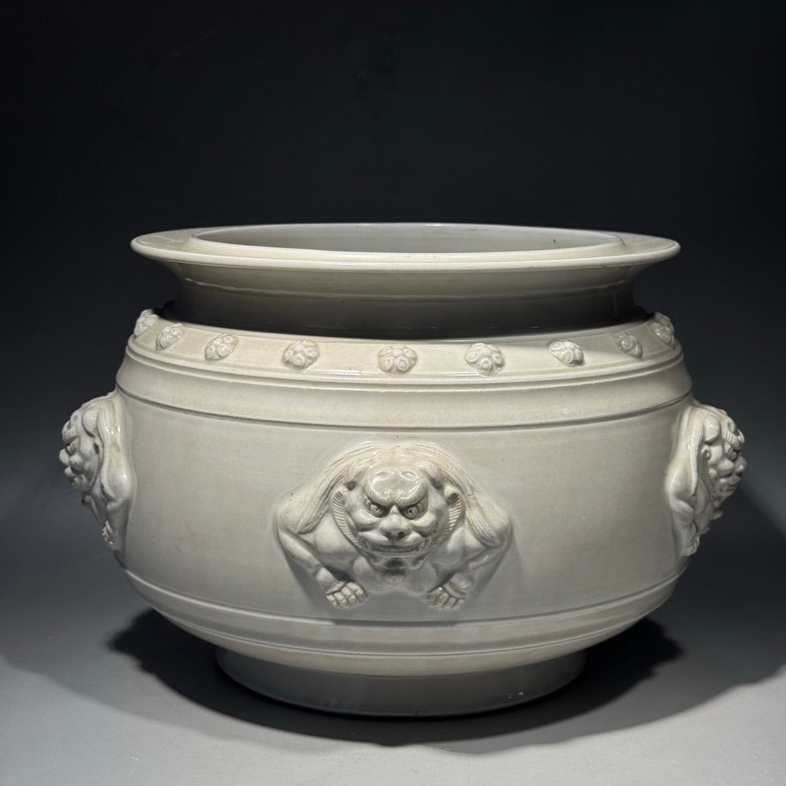 An Exquisite Xing Yao White Glazed Stud Pattern Jar: An Exquisite Xing Yao White Glazed Stud Pattern Jar,Five Dynasties, China,Size:6.3inx8.7in 邢窑白釉乳钉罐,五代