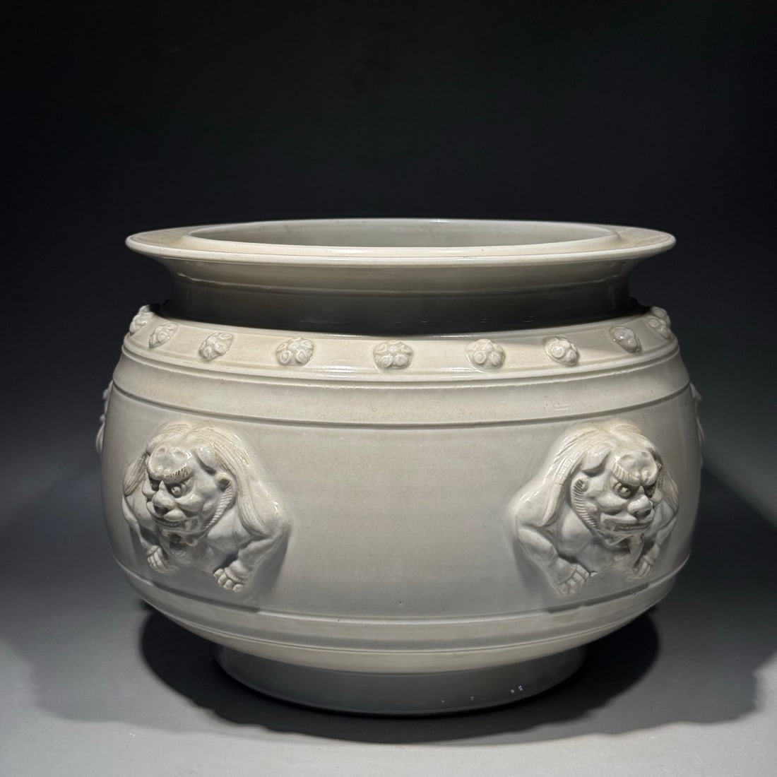 An Exquisite Xing Yao White Glazed Stud Pattern Jar - 2