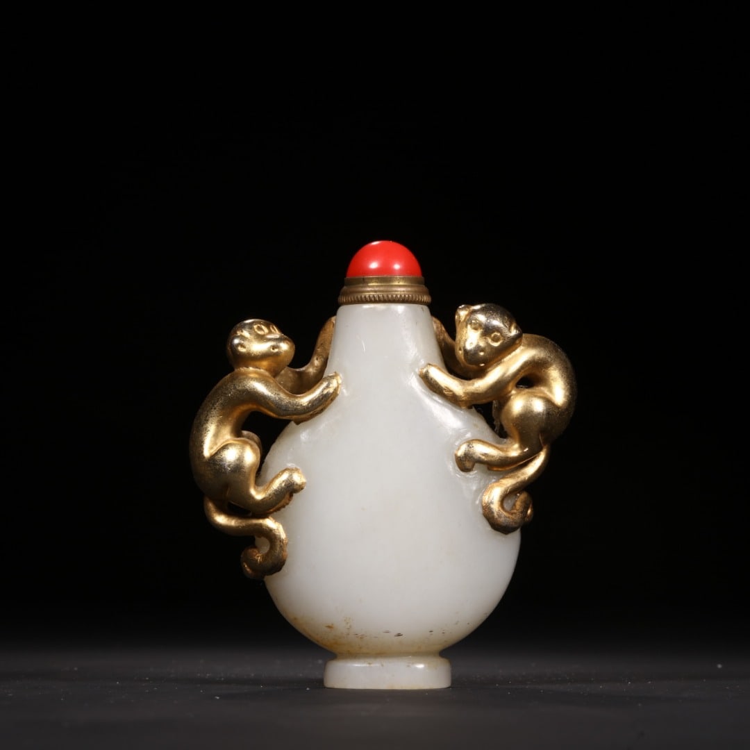 An Exquisite Hotan Jade Monkey Snuff Bottle (1 of 7)