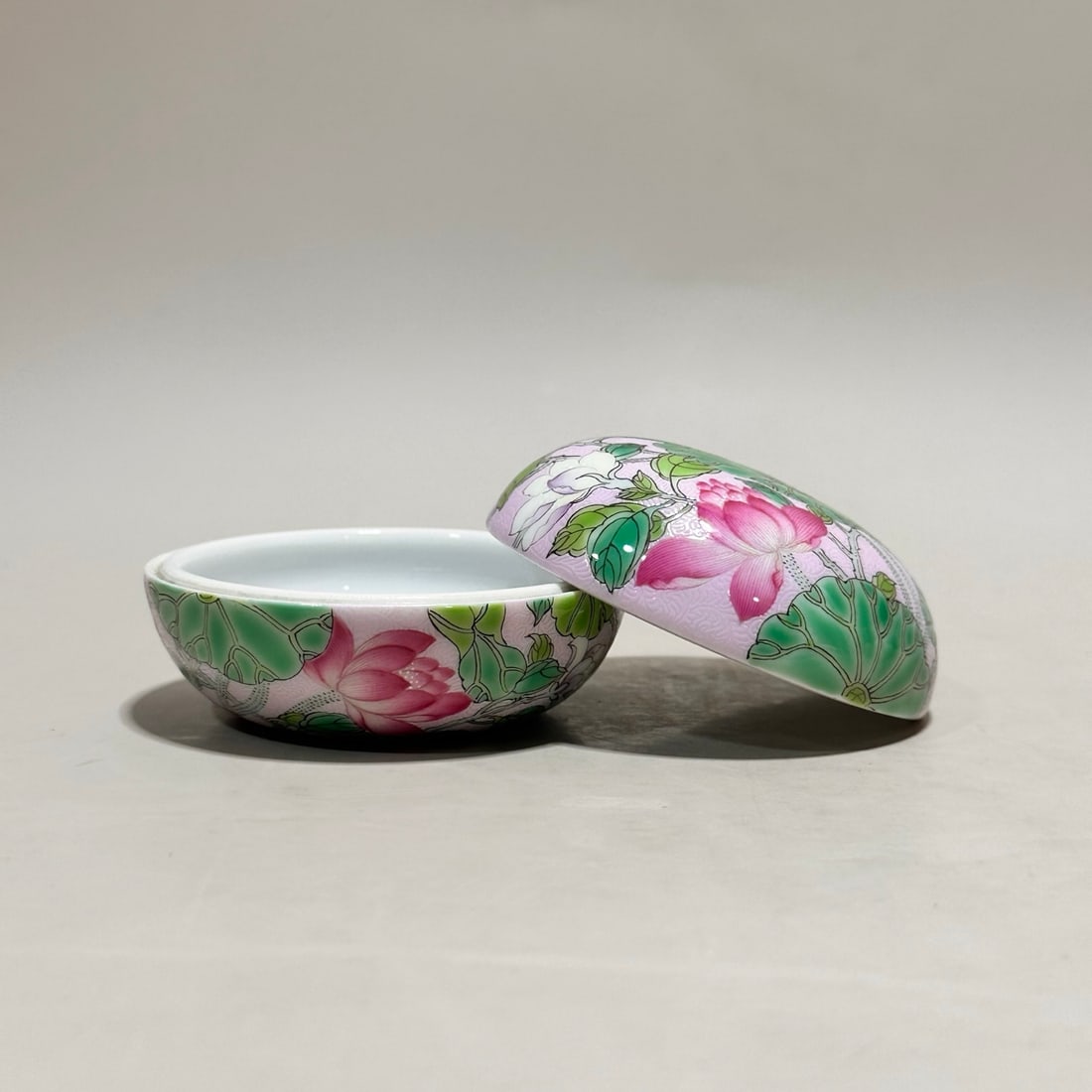 An Exquisite Enamel Flower Pattern Box - 8