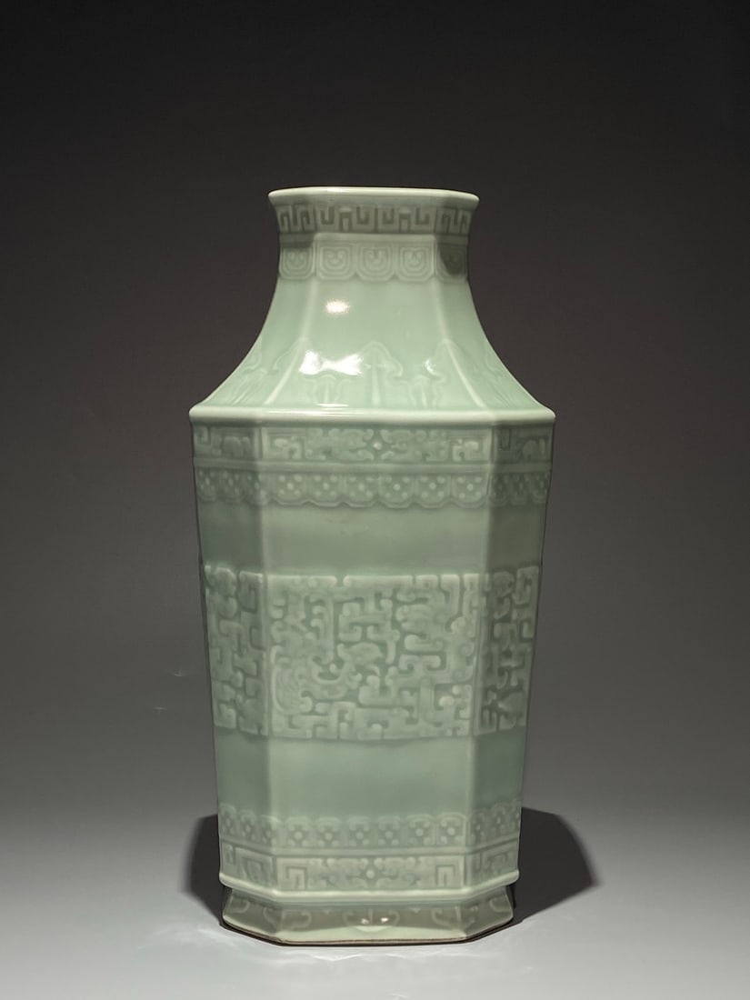 An Exquisite Celadon Glazed Dragon Pattern Vase - 2