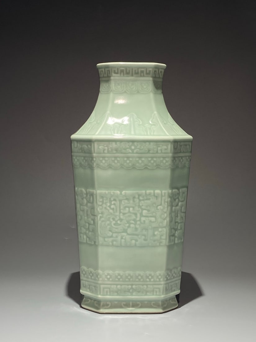 An Exquisite Celadon Glazed Dragon Pattern Vase - 4