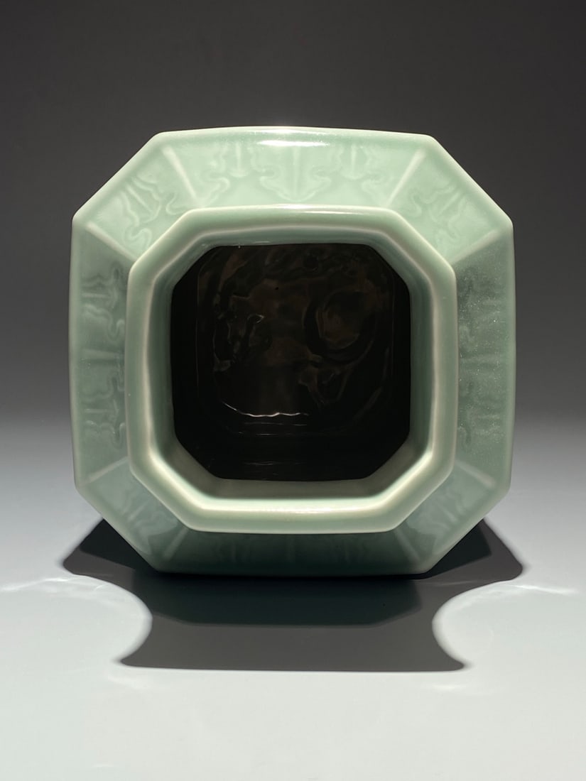 An Exquisite Celadon Glazed Dragon Pattern Vase - 6