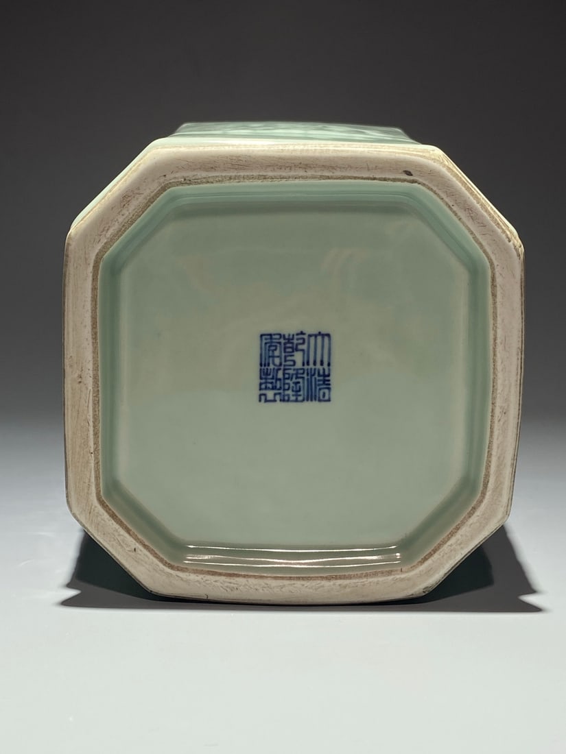 An Exquisite Celadon Glazed Dragon Pattern Vase - 7