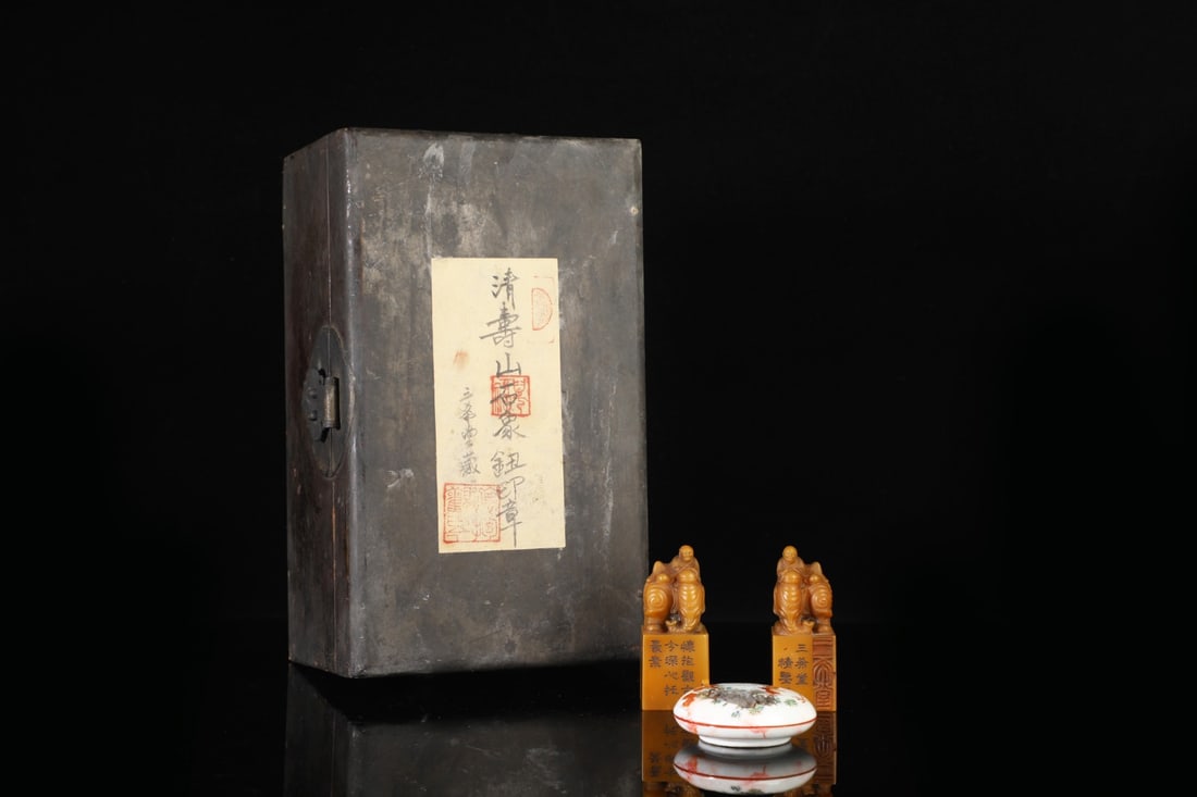 A pair of Exquisite Shoushan Stone Elephant‑Knob Seal: A pair of Exquisite Shoushan Stone Elephant‑Knob Seal,Qing Dynasty, China,Size:3.1inx1.4inx1.4in,Weight:298g 一对寿山石象钮印章,中