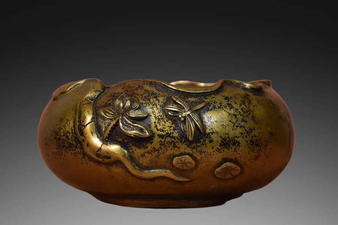 An Exquisite Bronze Dragonfly Pattern Censer: An Exquisite Bronze Dragonfly Pattern Censer,Qing Dynasty, China,With Mark,Size:2.8inx5.7inx5.7in,Weight:1200g