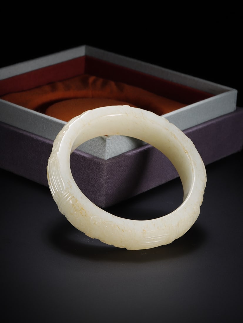 An Exquisite Hotan Jade Human-Face Pattern Bracelets - 4