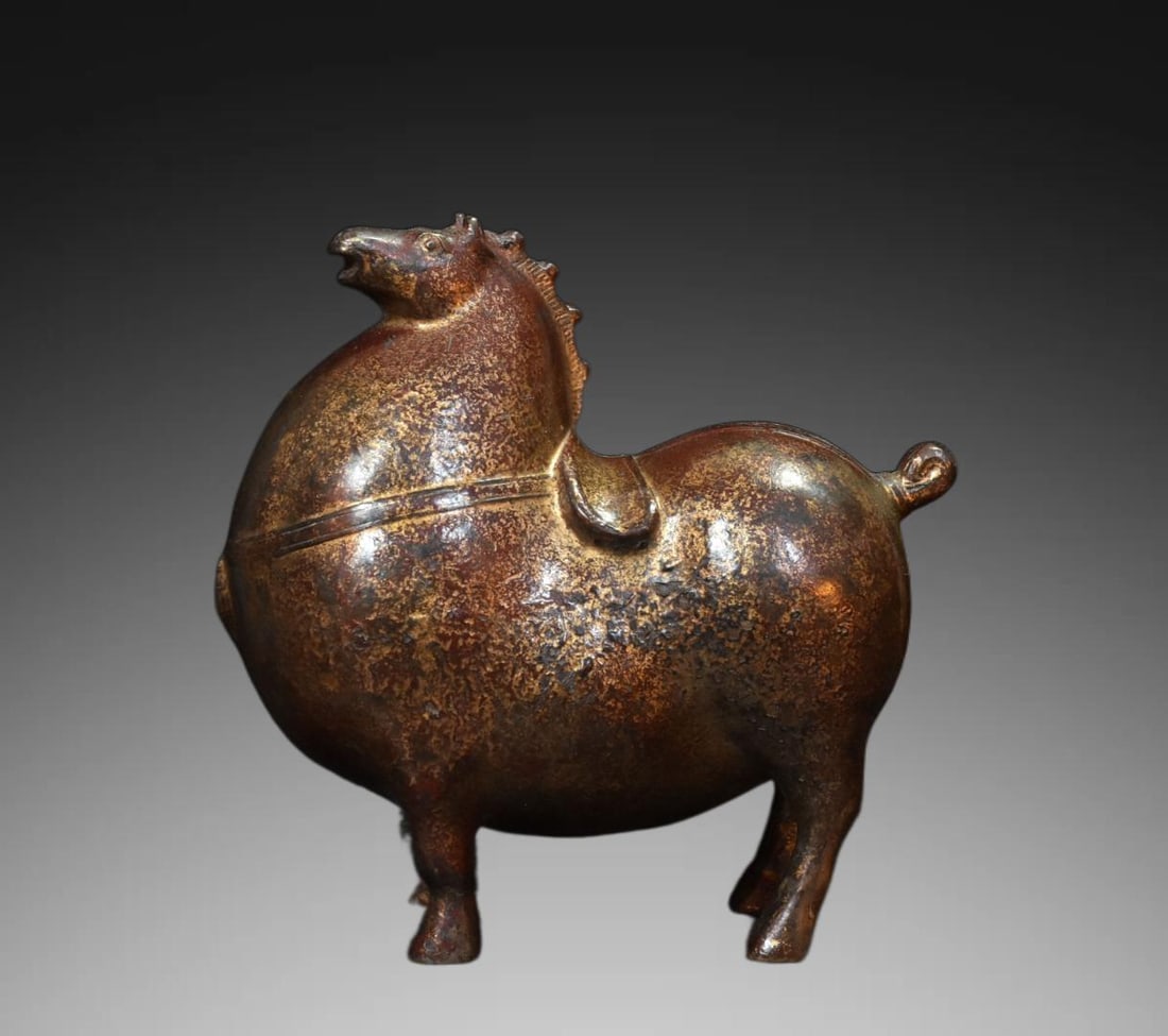 An Exquisite Bronze Slurried-Gold Horse Ornament: An Exquisite Bronze Slurried-Gold Horse Ornament,Qing Dynasty, China,Size:6.7inx6.7inx3.1in,Weight:1800g 铜泥金马摆件,中国清代