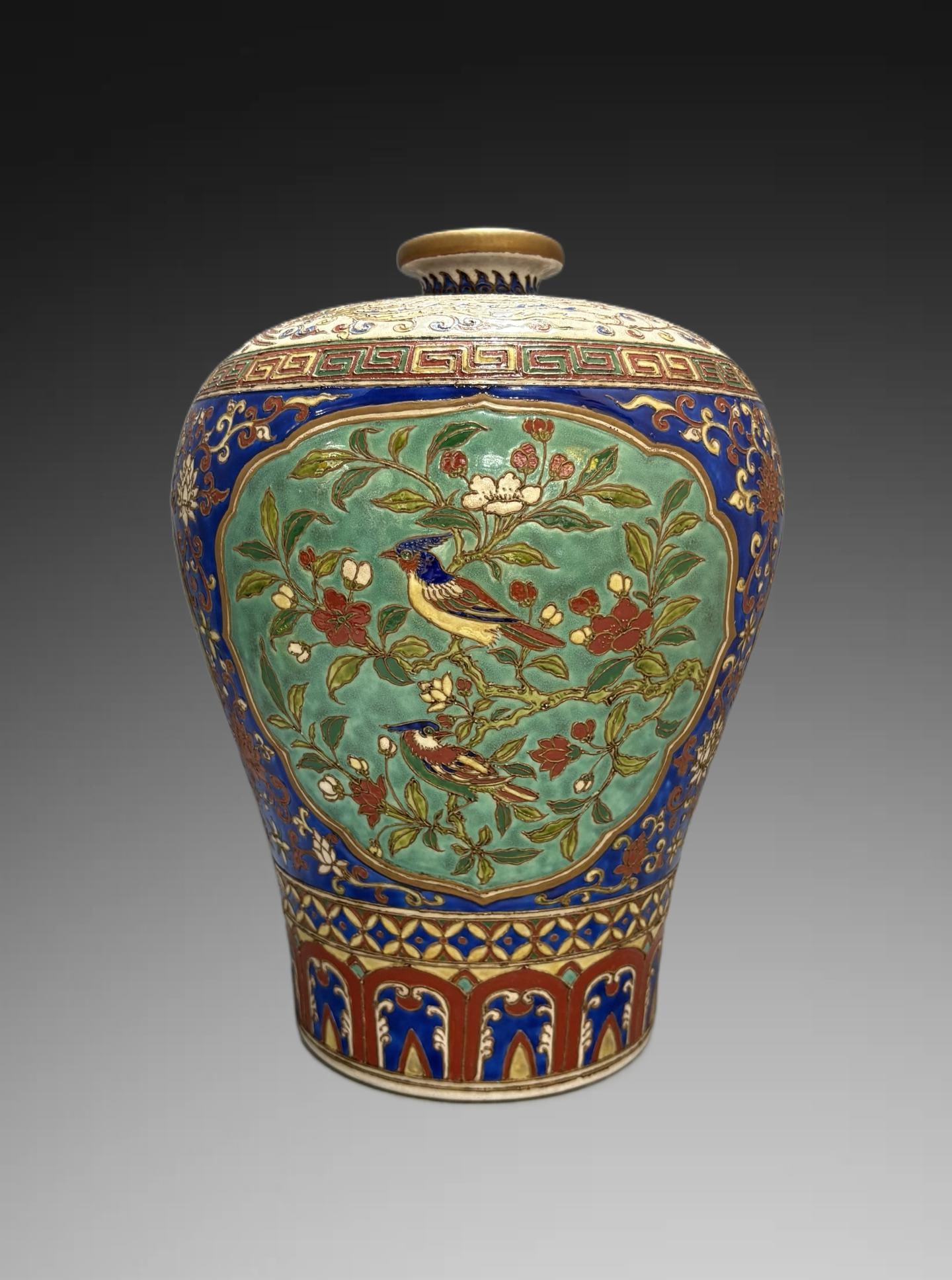 An Exquisite Cloisonne Filigree Painted Gold Flower and Bird Pattern Vase: An Exquisite Cloisonne Filigree Painted Gold Flower and Bird Pattern Vase,Ming Dynasty, China,With Mark,Size:12.2inx9.3in 景泰蓝掐丝描金花鸟ಬ