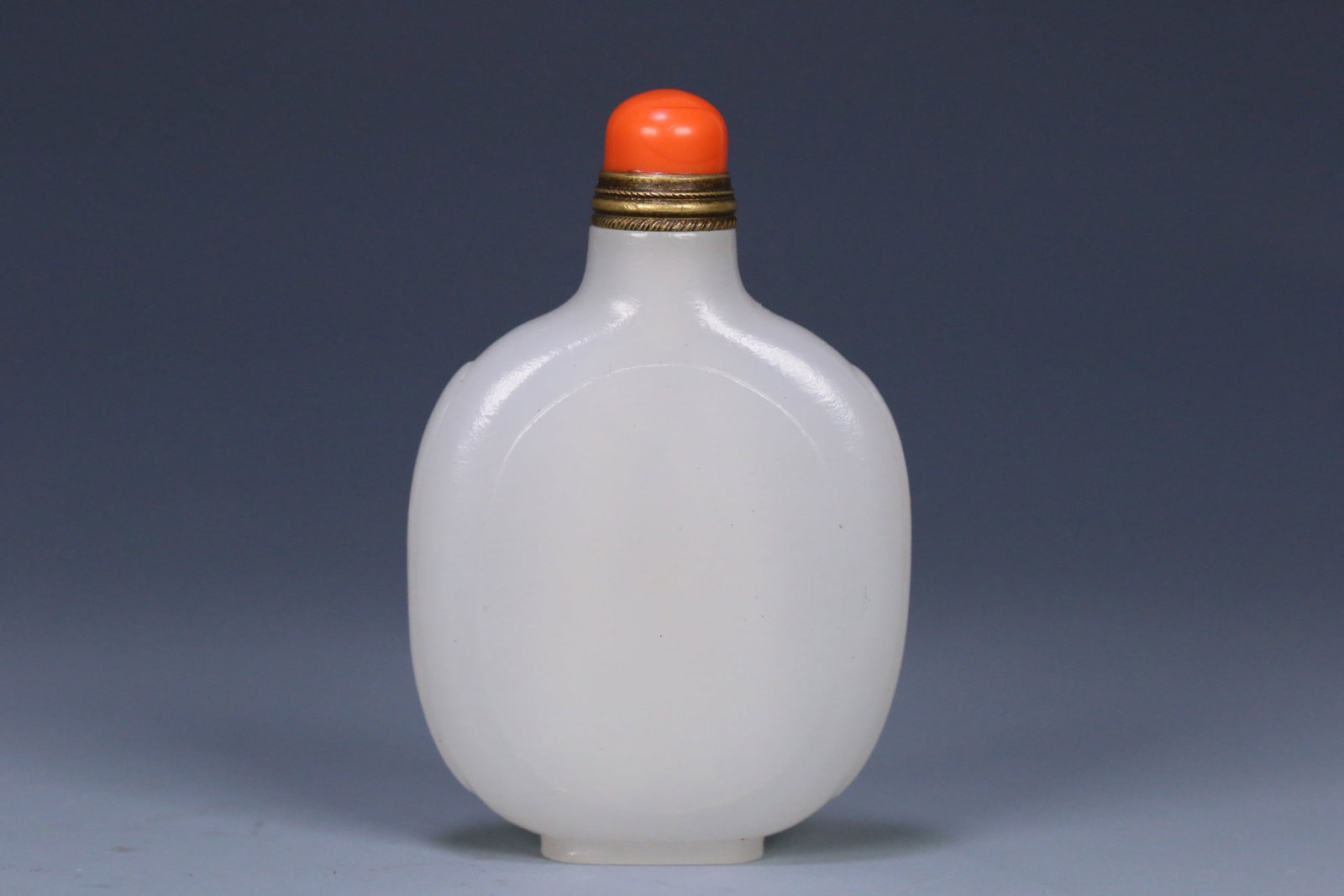 An Exquisite Hotan Jade Snuff Bottle (1 of 9)