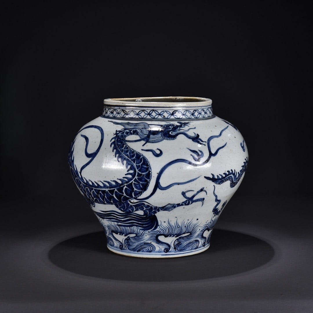 An Exquisite Blue and White Seawater Pattern Dragon Jar: An Exquisite Blue and White Seawater Pattern Dragon Jar,Yuan Dynasty, China,Size:12.2inx13.4in 青花海水龙纹罐,中国元代