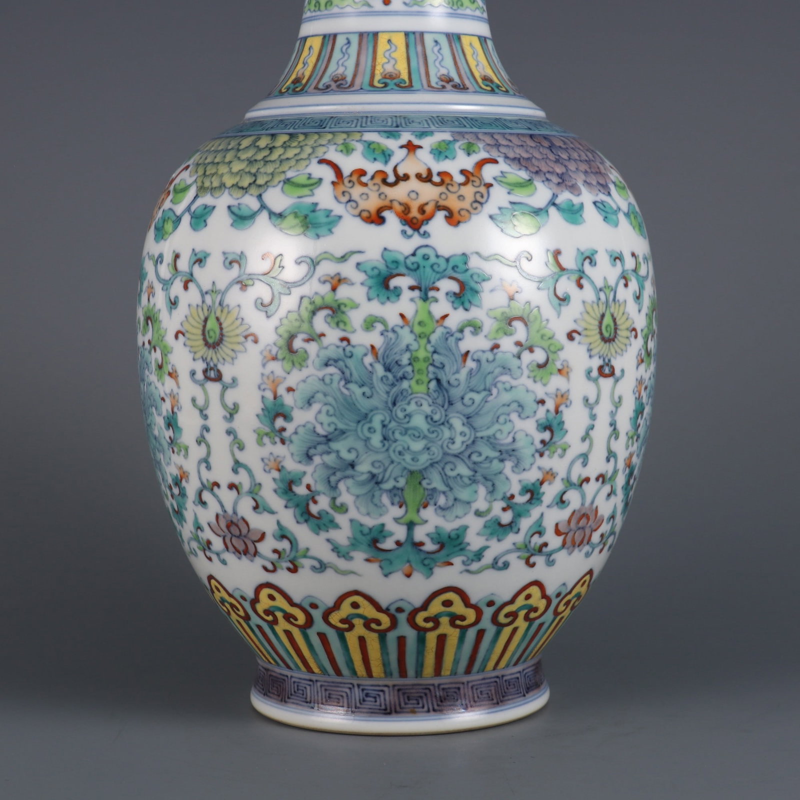 An Exquisite Doucai Flower Pattern Vase - 5