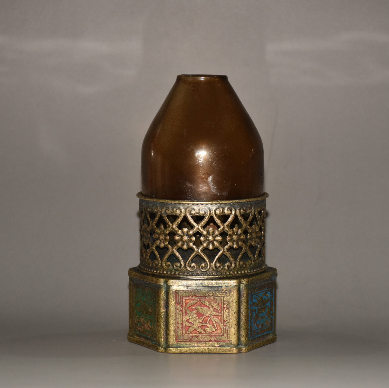 An Exquisite Cloisonne‑enamel Hexagonal Oil Lamp: An Exquisite Cloisonne‑enamel Hexagonal Oil Lamp,Qing Dynasty, China,Size:3.1inx3.1inx5.9in,Weight:300g 铜胎掐丝珐琅六角油灯,中&