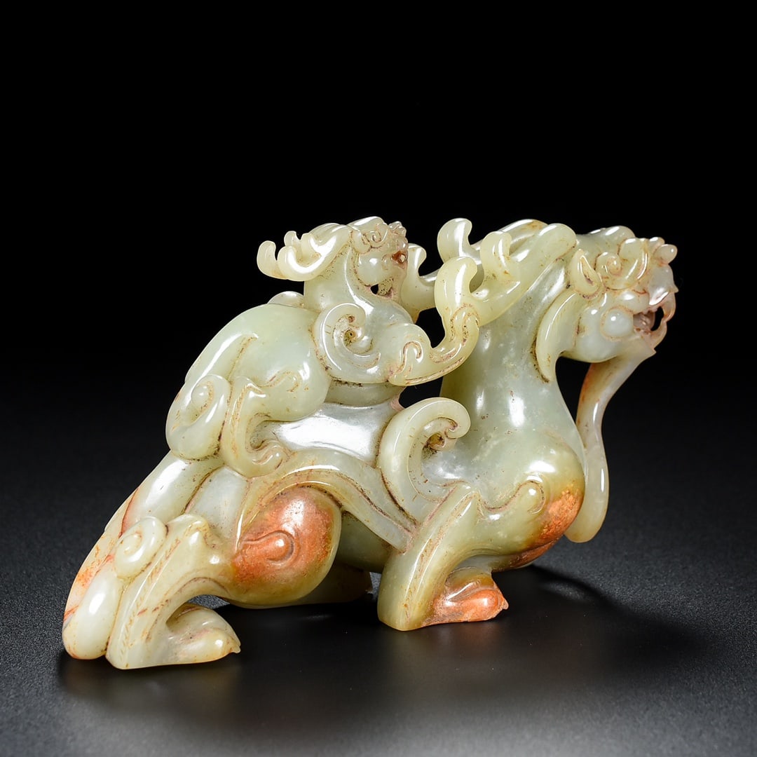 An Exquisite Hotan Jade Beast Ornament: An Exquisite Hotan Jade Beast Ornament,Qing Dynasty, China,Size:7.1inx2.2inx4.1in,Weight:1032g 和田玉兽摆件,中国清代