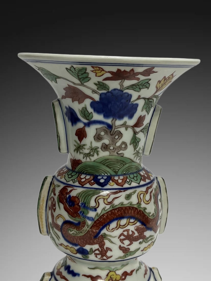 An Exquisite Wucai Dragon Pattern Vase - 2