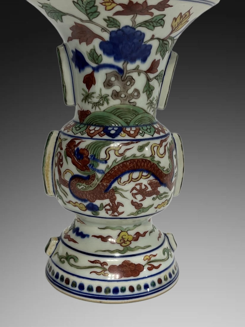 An Exquisite Wucai Dragon Pattern Vase - 3