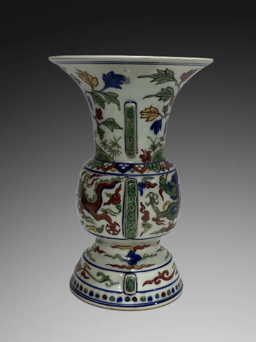 An Exquisite Wucai Dragon Pattern Vase - 4