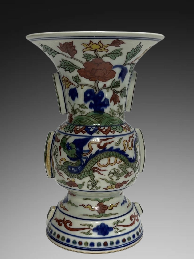 An Exquisite Wucai Dragon Pattern Vase - 5