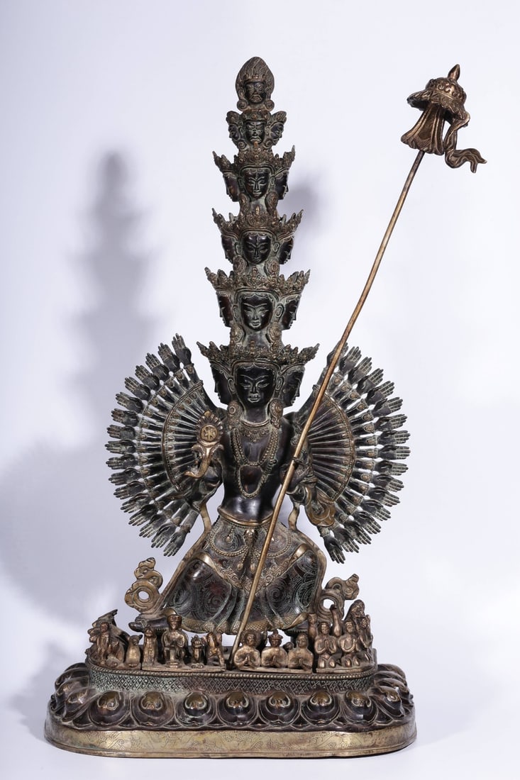 An Exquisite Bronze Thousand Hands Avalokitesvara Statue: An Exquisite Bronze Thousand Hands Avalokitesvara Statue,Qing Dynasty, China,Size:29.5inx23.2inx7.1in,Weight:15300g