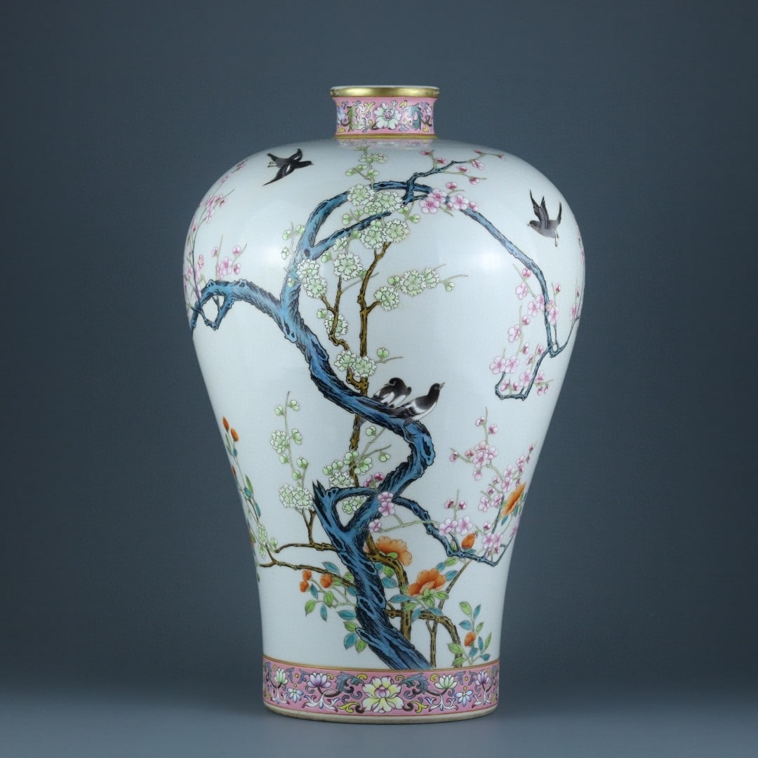 An Exquisite Famille-Rose Flower and Bird Pattern Vase: An Exquisite Famille-Rose Flower and Bird Pattern Vase,Qing Dynasty, China,Yongzheng Six-character Mark,Size:15inx9.7in