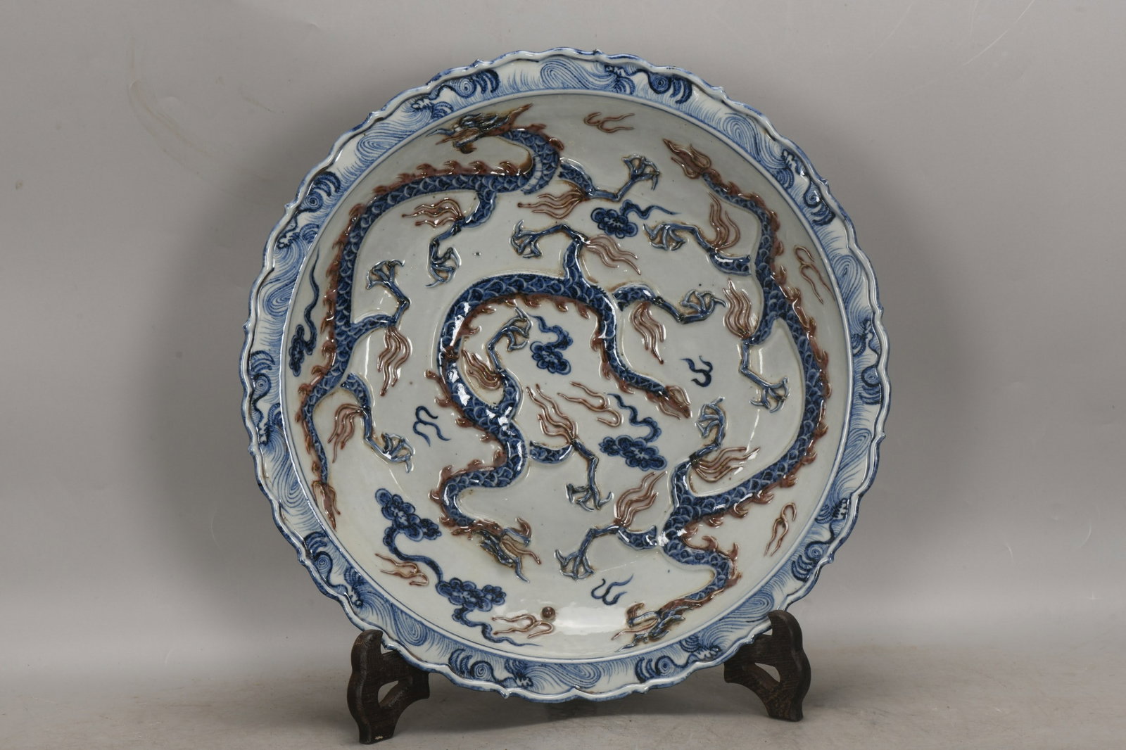 An Exquisite Blue and White Dragon Pattern Plate: An Exquisite Blue and White Dragon Pattern Plate,Yuan Dynasty, China,Size:2.8inx17.7in 青花龙纹盘,中国元代