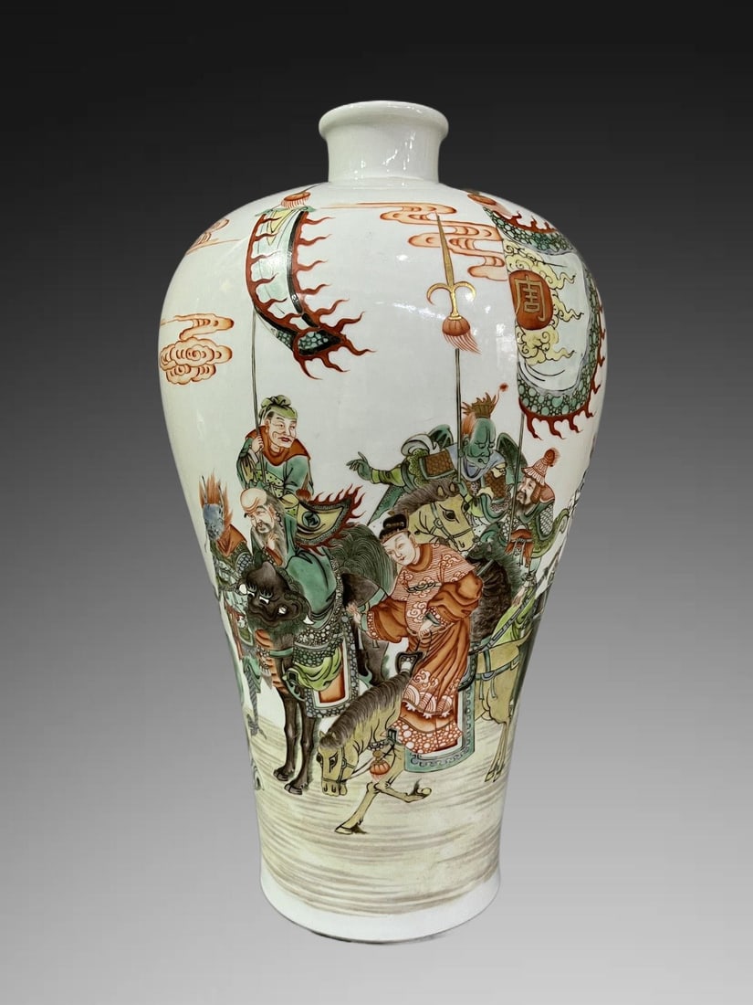 An Exquisite Famille-Rose Figures Pattern Vase: An Exquisite Famille-Rose Figures Pattern Vase,Qing Dynasty, China,Qianlong Six-character Mark,Size:13.2in