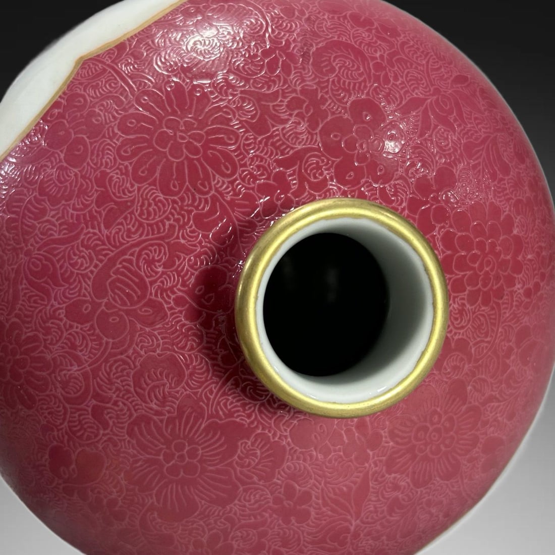 An Exquisite Ruby Red-Glazed Ink Color Landscape Pattern Vase - 5