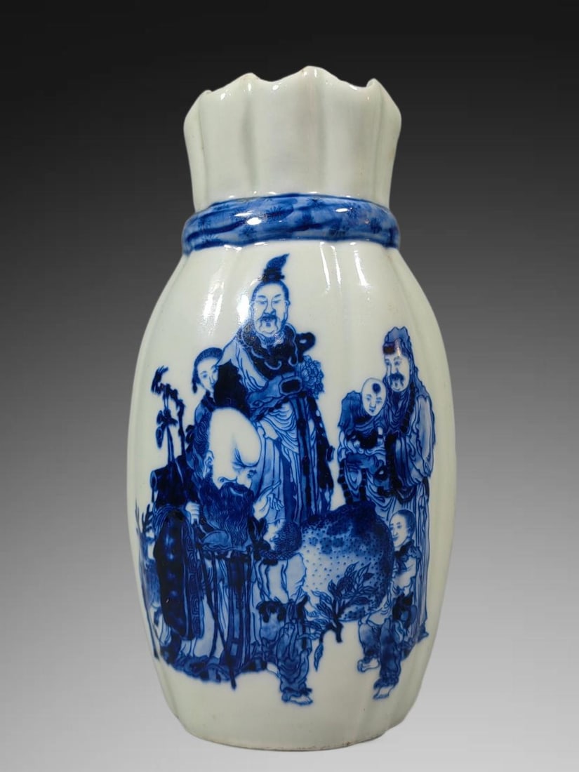 An Exquisite Blue and White Figures Pattern Vase: An Exquisite Blue and White Figures Pattern Vase,Qing Dynasty, China,Qianlong Six-character Mark,Size:7.9inx4.3in 青花人物纹瓶,中国清代,