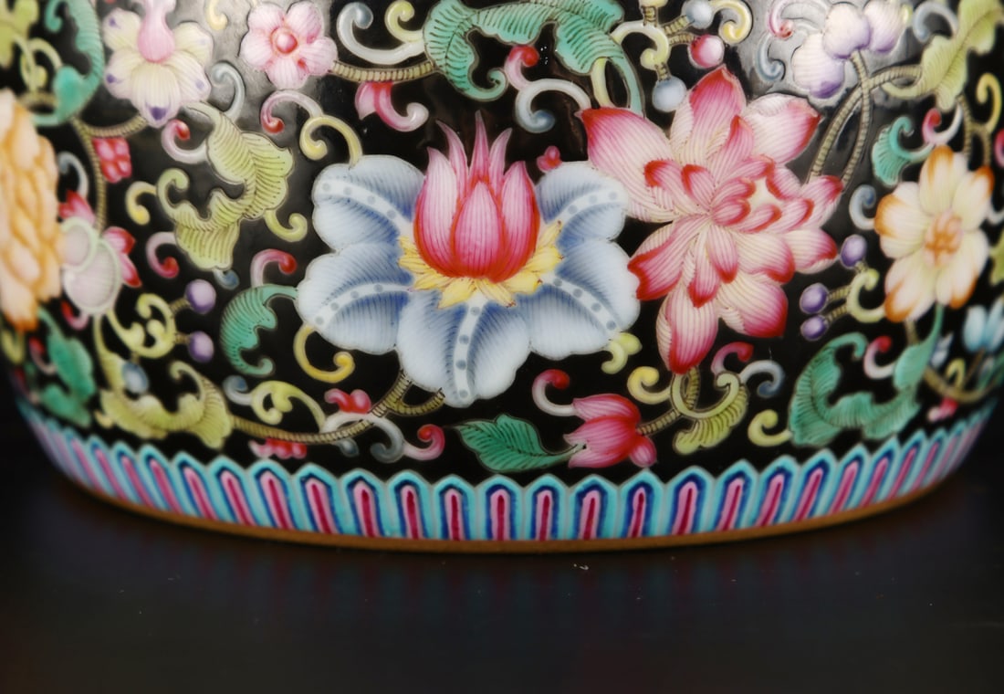 An Exquisite Enamel Flower Pattern Jar - 6