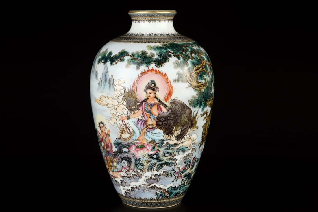 An Exquisite Enamel Character and Story Pattern Vase: An Exquisite Enamel Character and Story Pattern Vase,Qing Dynasty, China,Qianlong Six-character Mark,Size:8inx5.2in