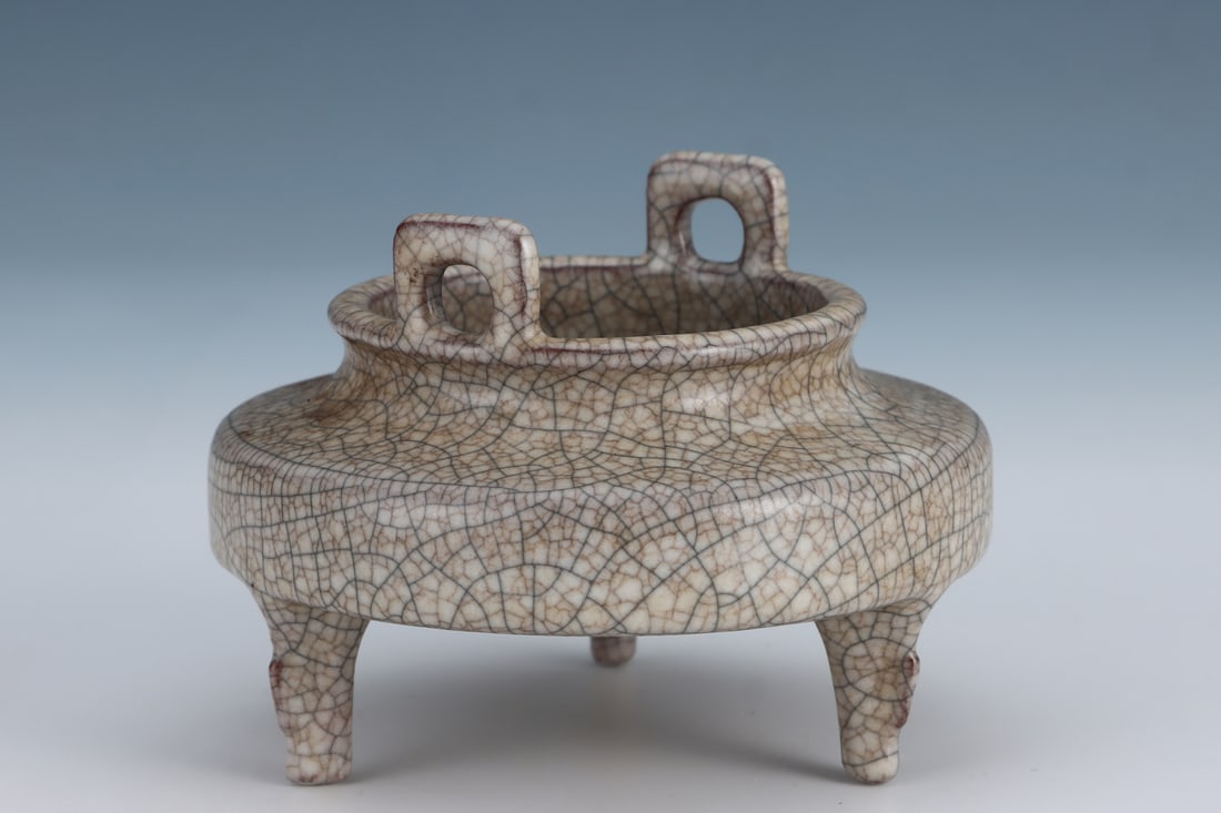 An Exquisite Guan yao Yellow Glazed Double-Ears and Tripod Censer (1 of 8)