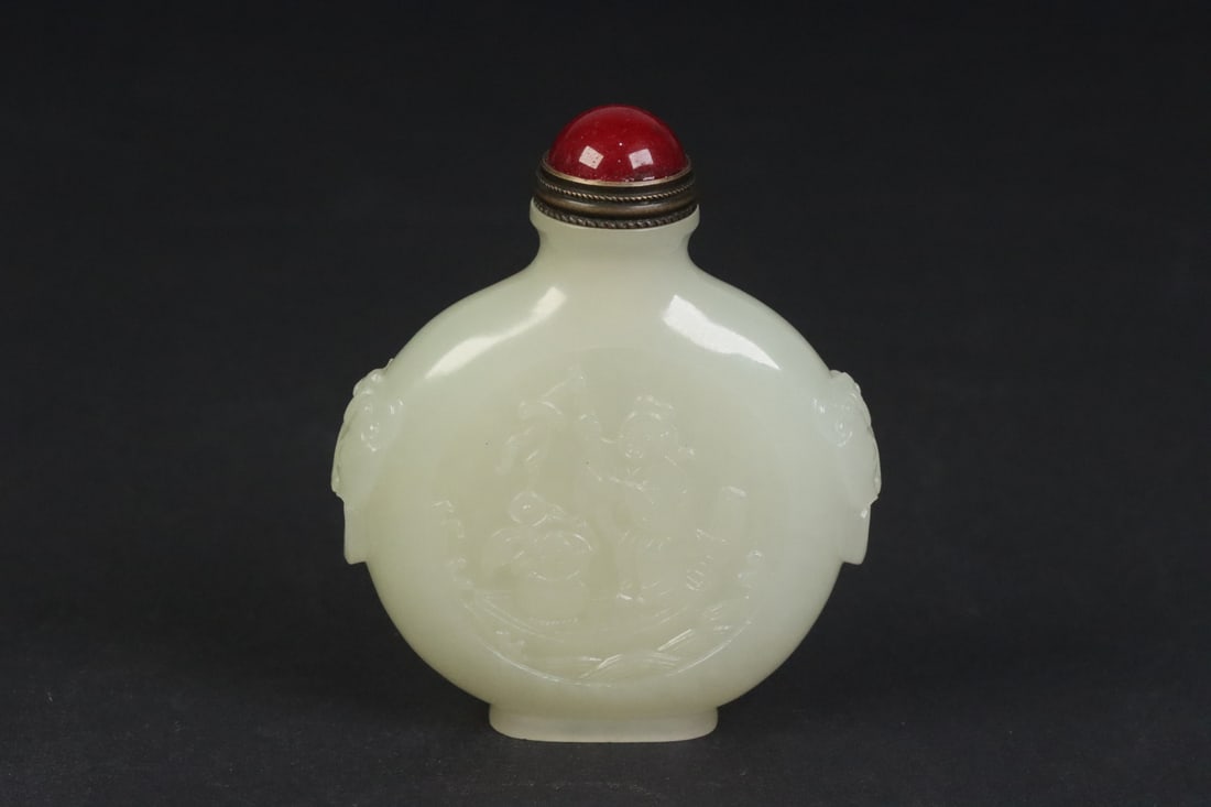 An Exquisite White Jade Character and Story Pattern Beast-Ears Snuff Bottle: An Exquisite White Jade Character and Story Pattern Beast-Ears Snuff Bottle,Qing Dynasty,China,Size:2.5inx2.1inx0.6in,Weight:63g白玉人物故事纹兽耳