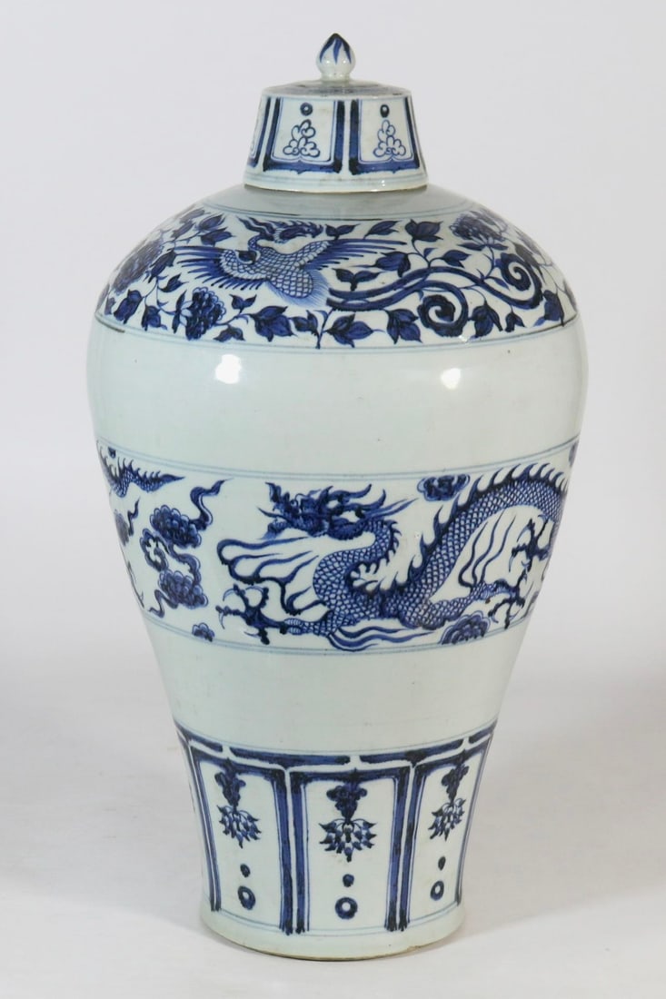 A Huge Blue and White Dragon and Phoenix Pattern Bottle (1 of 8)