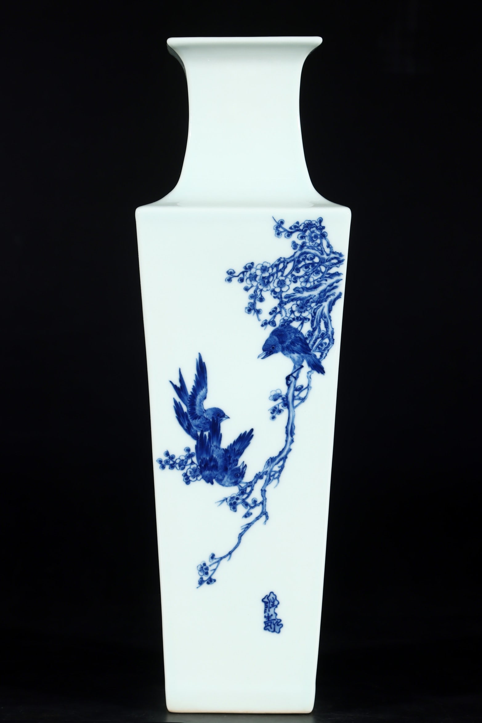 A Rare Blue and White Flower and Bird Pattern Vase: A Rare Blue and White Flower and Bird Pattern Vase,Qing Dynasty, China,With Mark,Size:13.6inx4.3in青花花鸟纹瓶,中国清代,带款,Siz