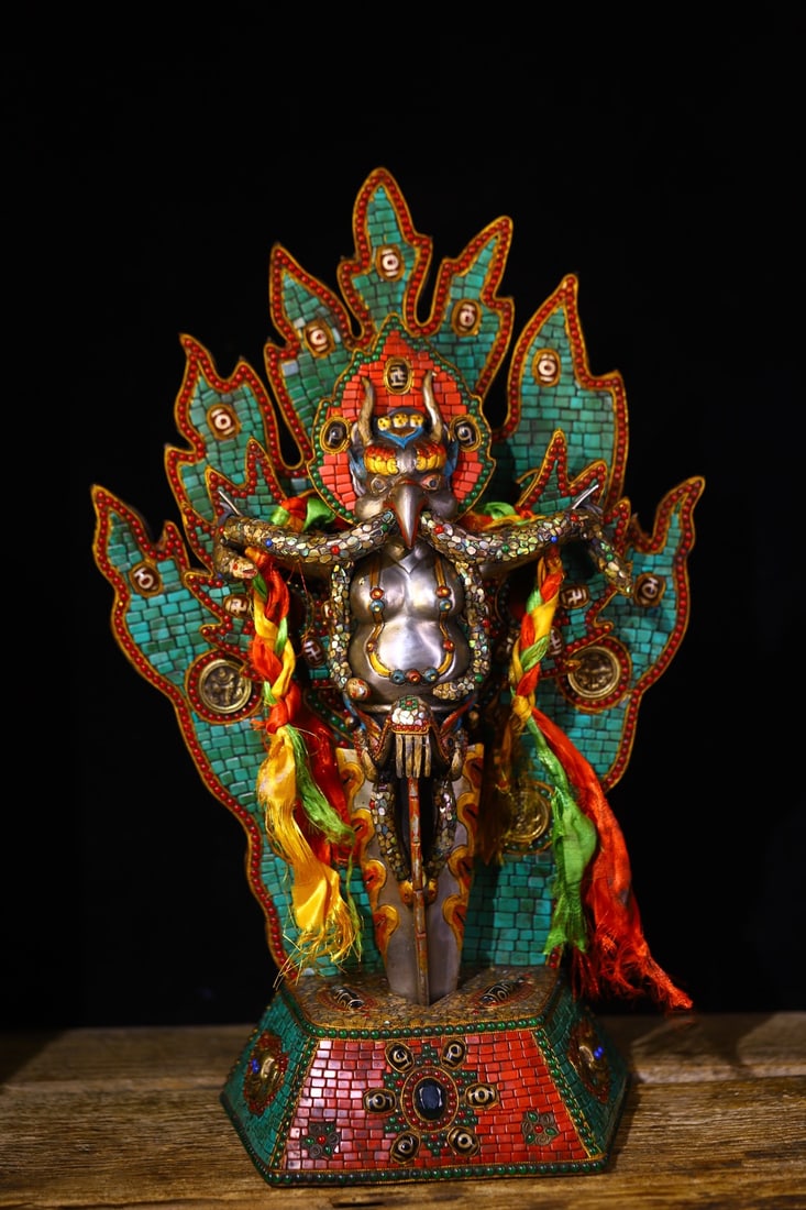 A Huge Bronze Inlaid Dzi Bead and Turquoise Painted Color Statue of Garu?a: A Huge Bronze Inlaid Dzi Bead and Turquoise Painted Color Statue of Garu?a,Qing Dynasty,China,Size:18.9inx12.2in,Weight:6700g天铁镶天珠和绿松石
