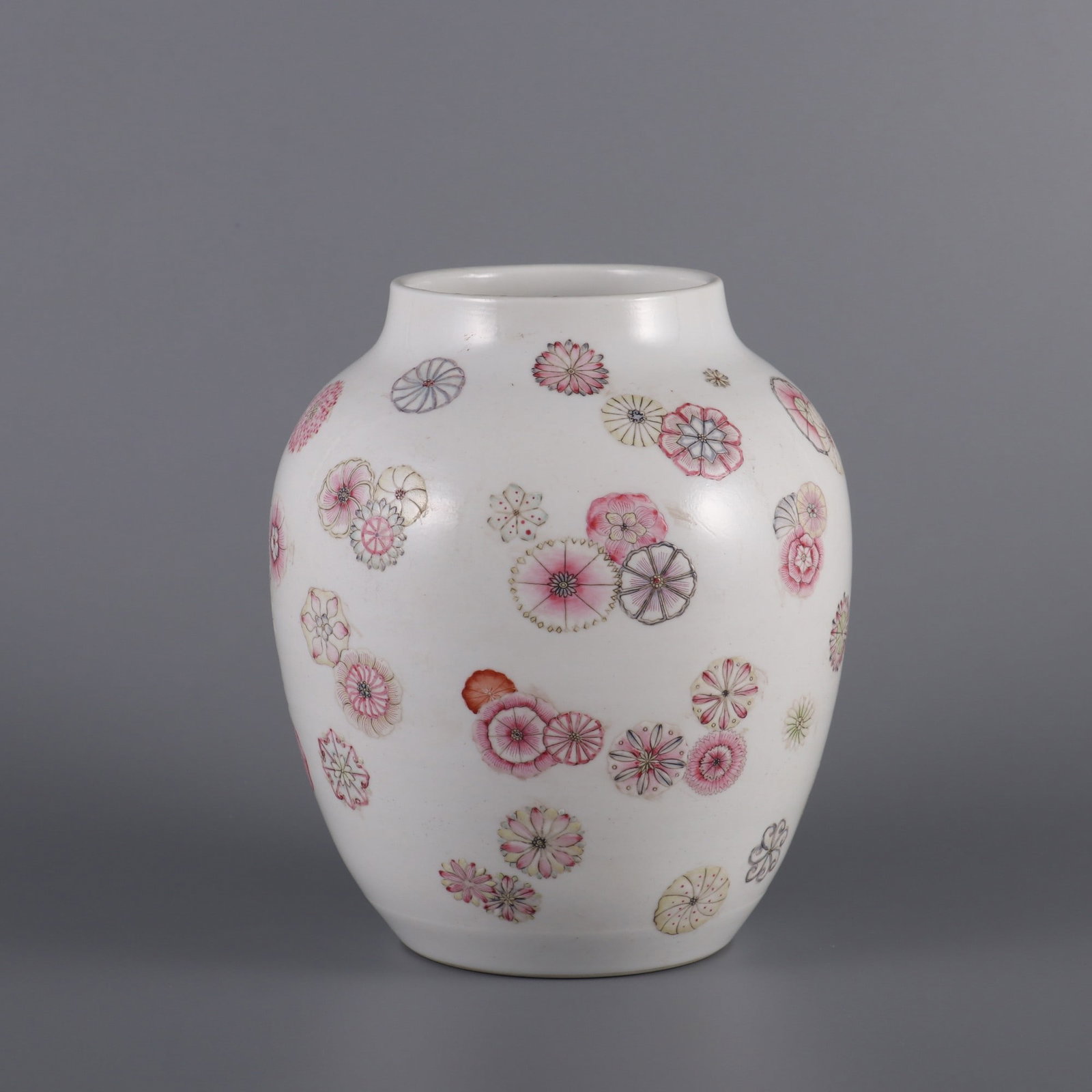 An Exquisite Famille-Rose Flower Pattern Jar (1 of 9)