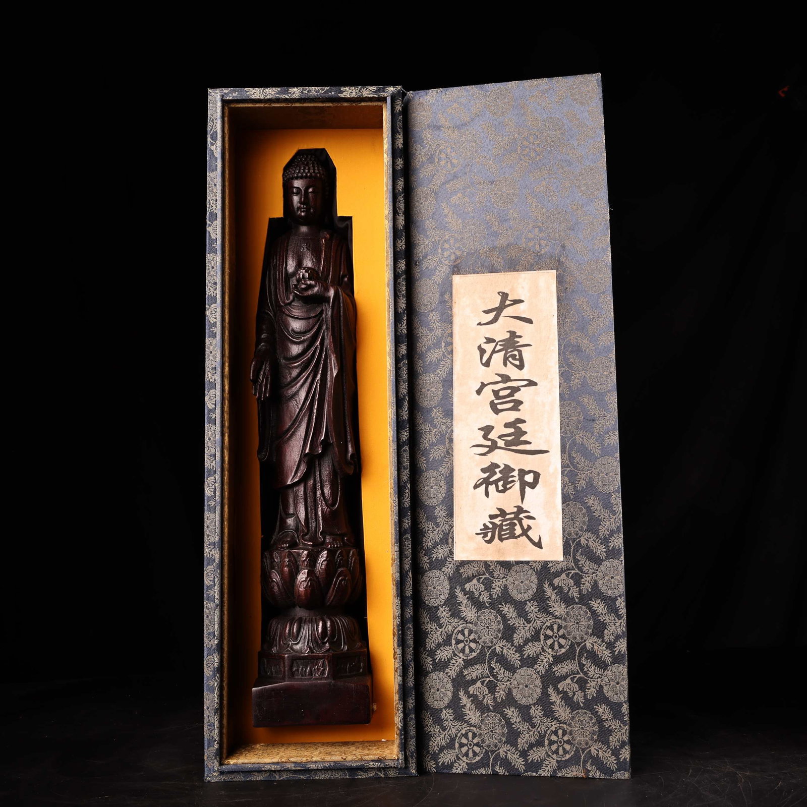 A Solemn Eaglewood Statue of Sakyamuni: A Solemn Eaglewood Statue of Sakyamuni,Qing Dynasty,China,Qianlong Four-character Mark,Size:18.1inx3.3in,Weight:1850g沉香木释迦摩尼像，中