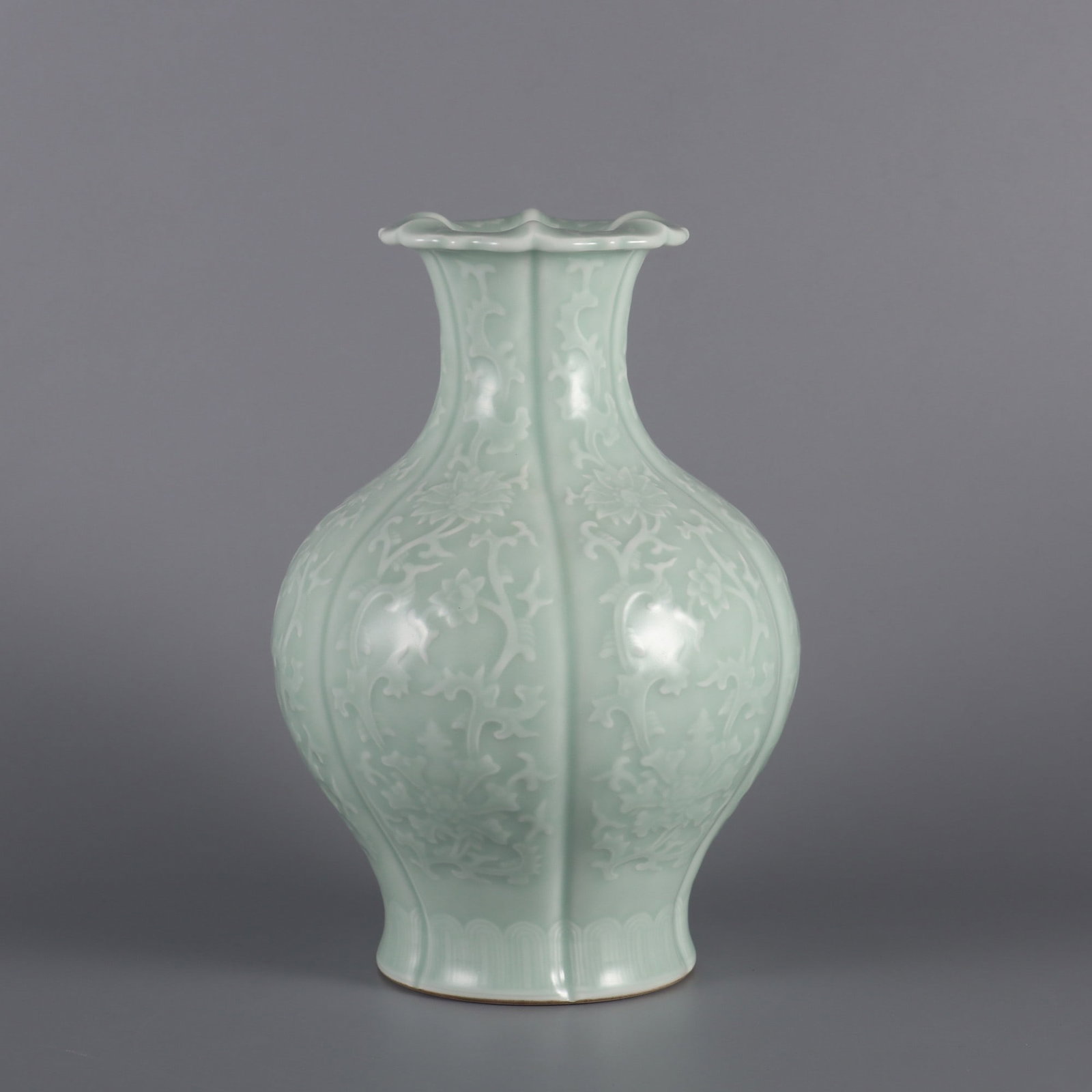 An Exquisite Celadon Glazed Lotus Pattern Vase - 2