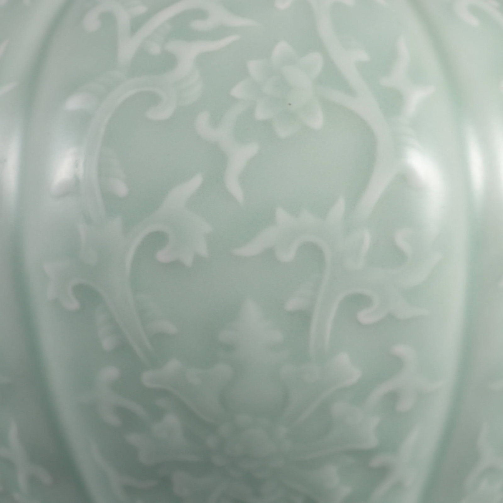 An Exquisite Celadon Glazed Lotus Pattern Vase - 7