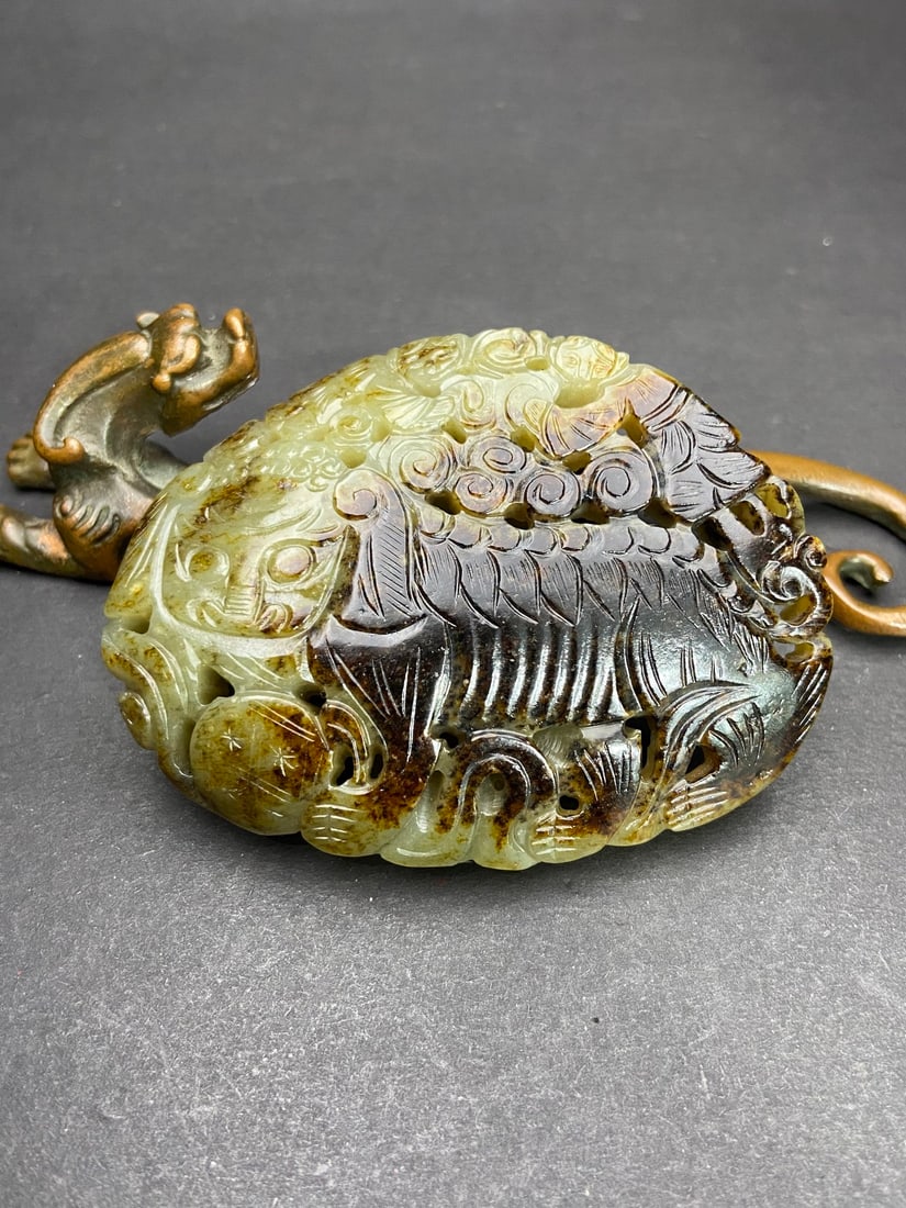 An Exquisite White Jade Hollow Lion Pattern Belt buckle (1 of 9)